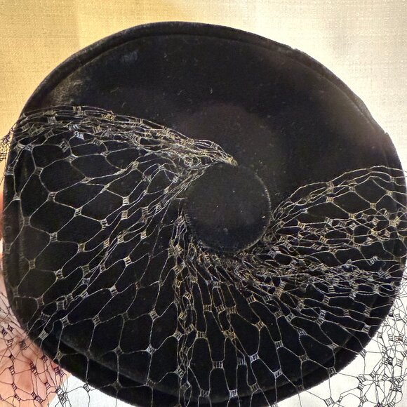 Vintage Women\'s Black Velvet Pillbox Hat w/Decorative Netting main image 8